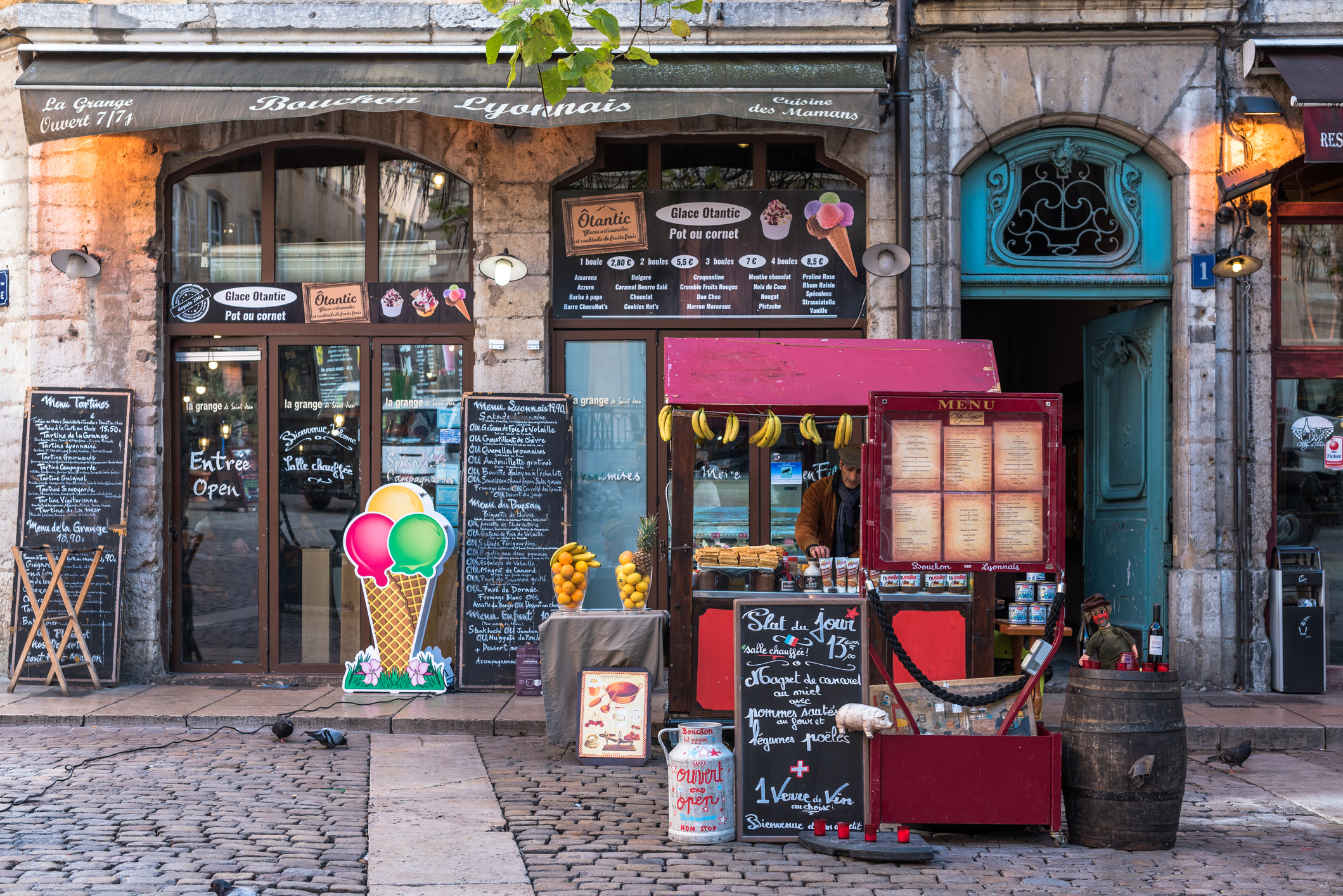 Immerse yourself in French gastronomy in Lyon, considered the country's culinary capital