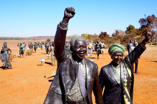 Statue of Nelson and Winnie Mandela