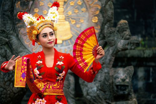 A Balinese woman performing in traditional garb