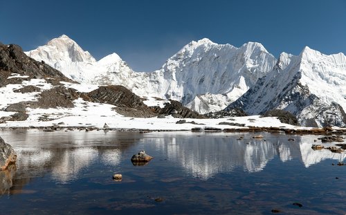 View of Mt. Makalu in the distance