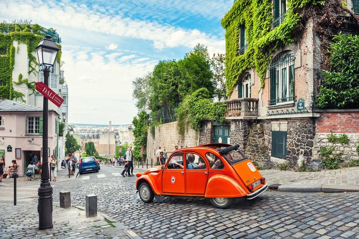 Vintage car tour of Paris