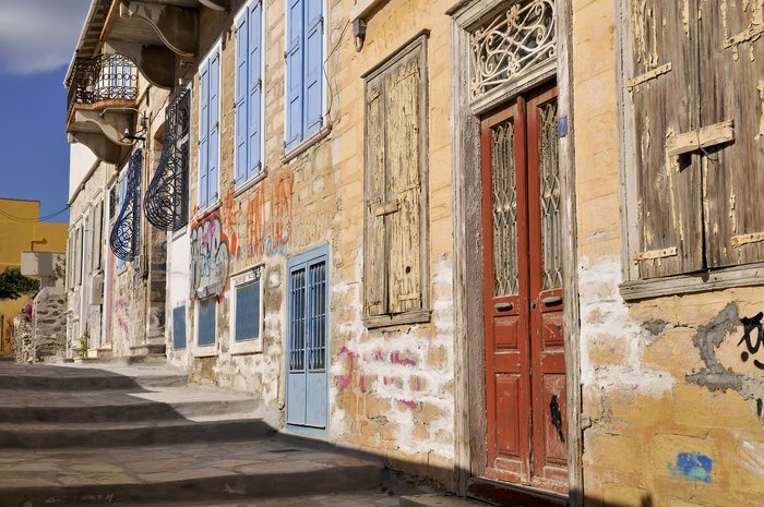 See the quaint back streets of Syros