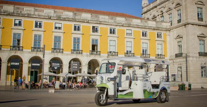 Lisbon: Tuk Tuk Culture & Food tour