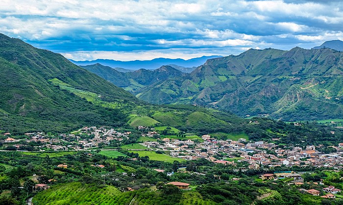 Hiking Mandango Mountain