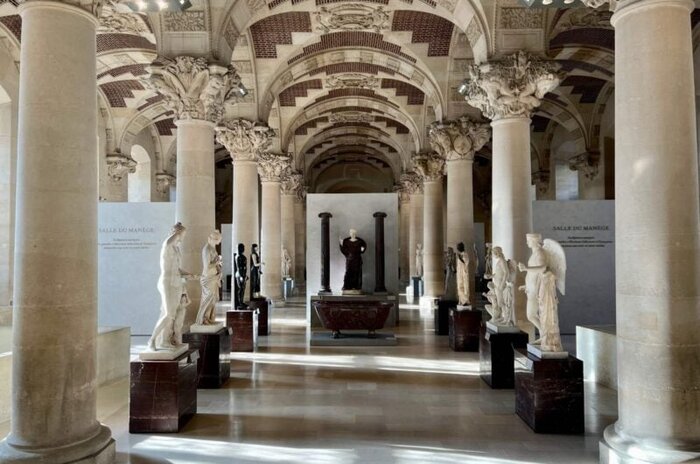 First to the Mona Lisa: VIP Louvre Experience