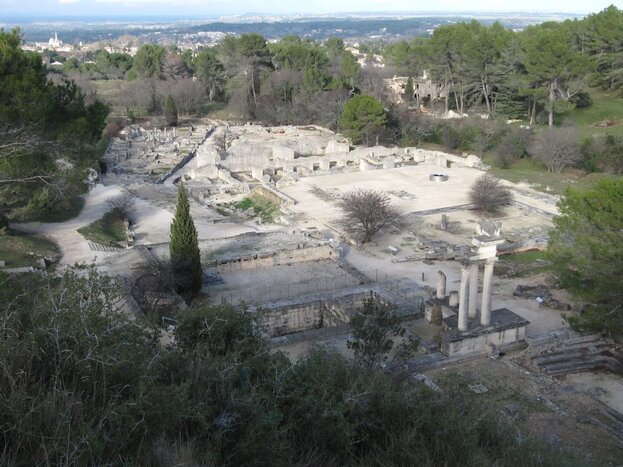 Self-Guided Discover the Secrets of Ancient Provence: Glanum & Montmajour Abbey