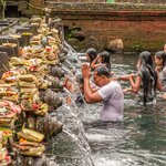 Taking the purification ceremony at Pura Tirta Empul
