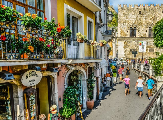 Private Visit of Taormina with a Local
