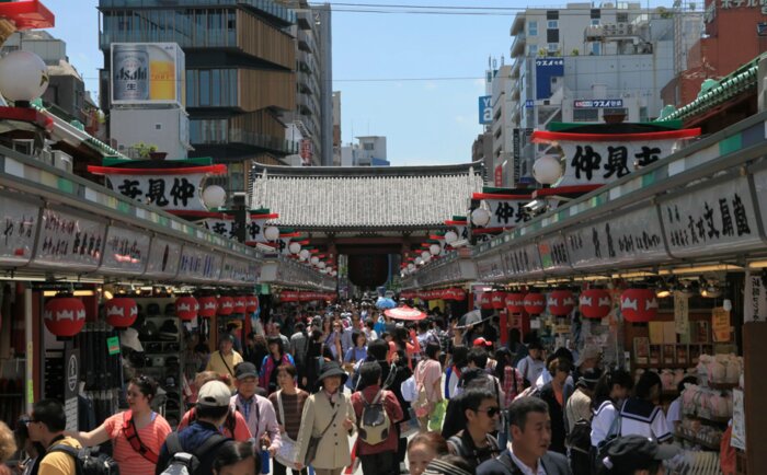  Explore Tokyo's Rich Heritage : Tsukiji Outer Market,Imperial Palace,Sushi Making Class, Senso-ji Temple，Nakamise-dori by public transportation