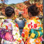 Two girls at the Tsuten-kyo bridge at Tofuku-ji temple in Kyoto