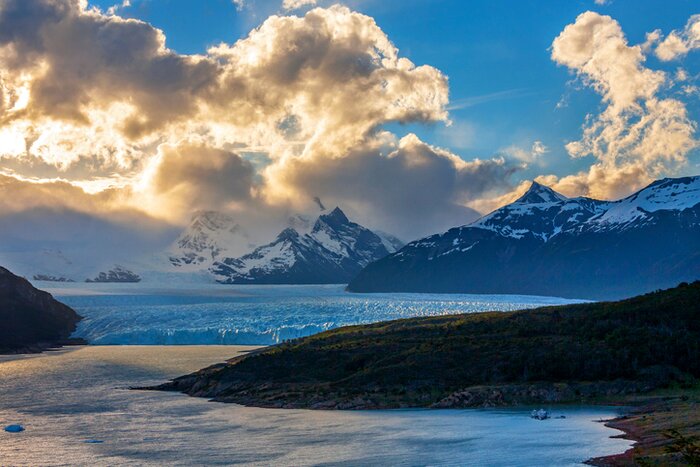 See the vast ice walls of Los Glaciares National Park