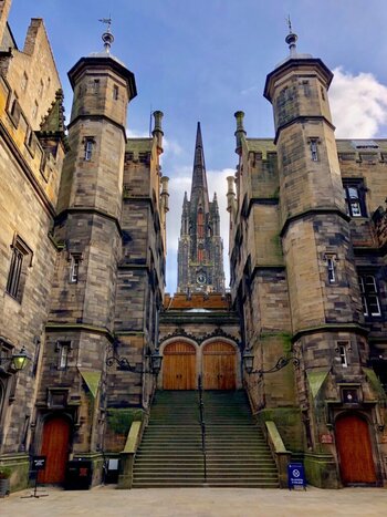 Sites and Insights: Edinburgh Welcome Tour