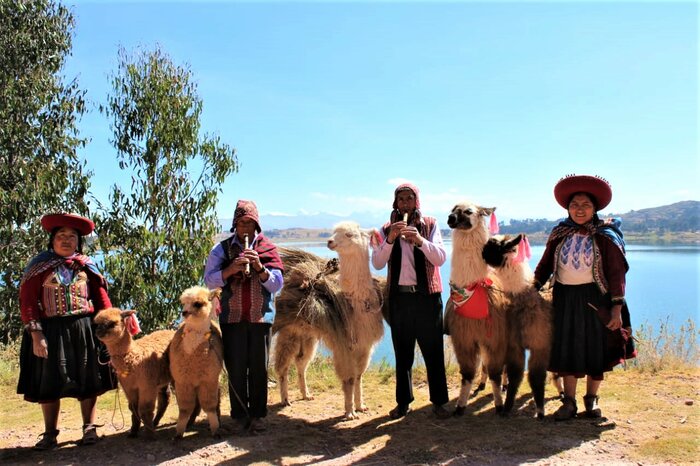Private Llama trek, Ancestral Weaving & Salt Flats of Maras