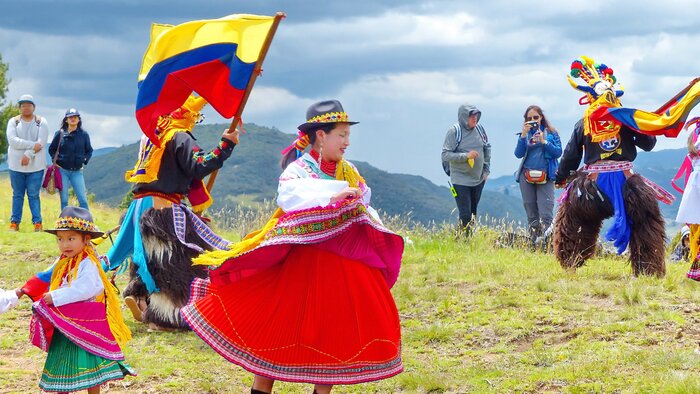 Dancers in Ecuadorian traditional dress