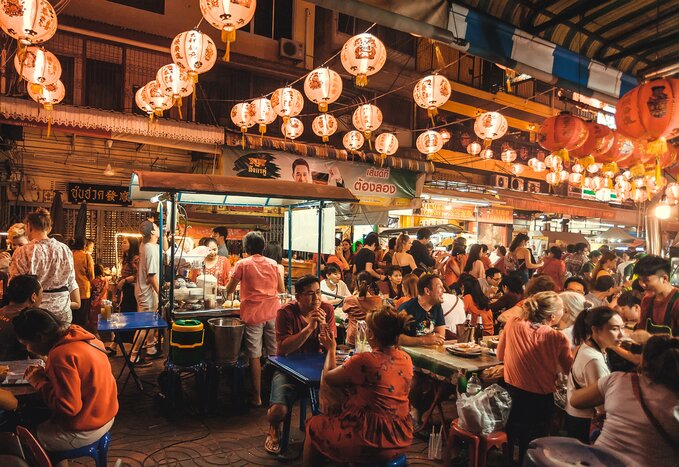 Check out street food vendors in Bangkok with the help of your guide