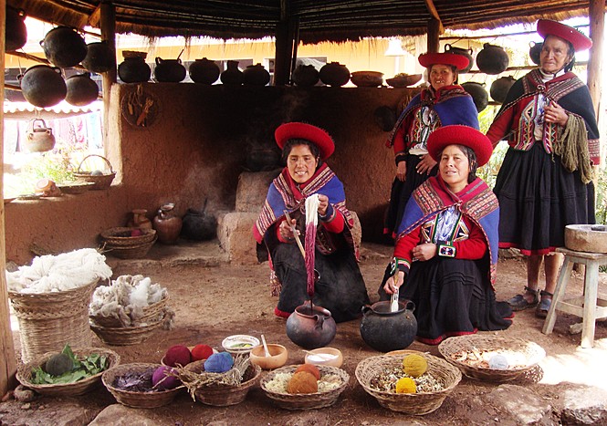 Private Tour to Chinchero &  Llama trek  with Ancestral Weaving at Umasbamba town Experience
