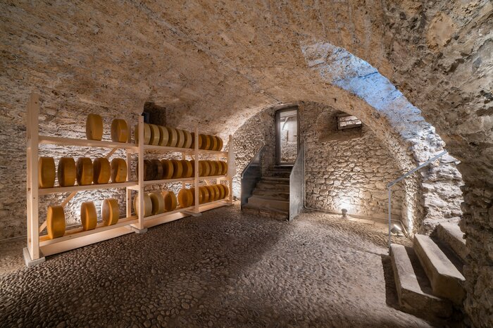 Guided tour of a monastery & Alpsbrinz cheese tasting