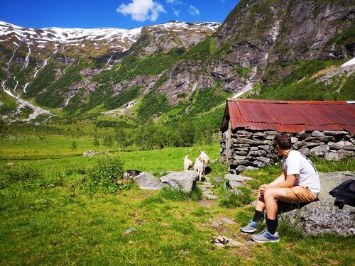 Guided Hike to Mundal Farm Village 