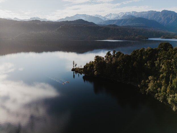 Scenic cruise on Lake Mapourika