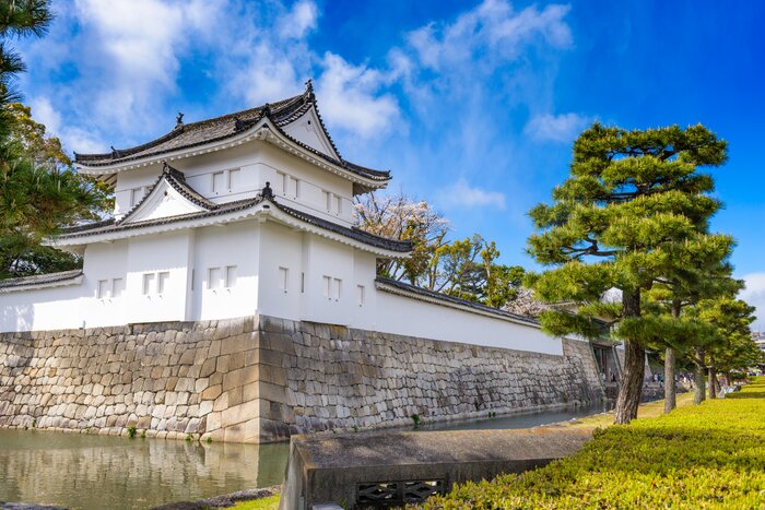 Spend two days discovering Kyoto's historic landmarks (like Nijo Castle) on this 10-day highlights tour