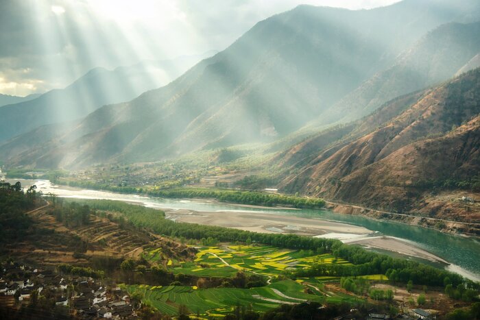 Discover the immense beauty of Yunnan and its people during this eight-day tour