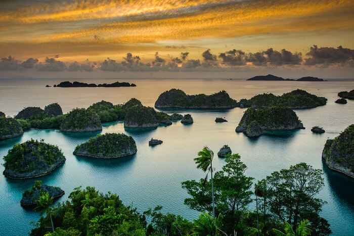 Cruise the Raja Ampat Archipelago