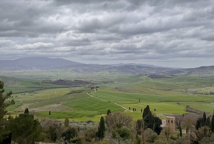 Self-Drive Through the Val d'Orcia: Vitaleta Chapel, Pienza & Tuscan Landscapes