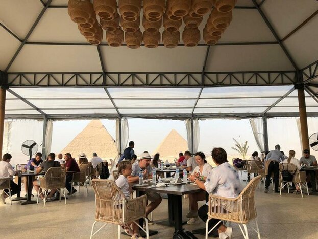 Lunch at 9 Pyramids Lounge