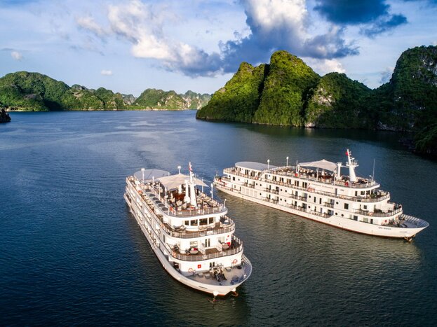 Cruising at Bai Tu Long Bay - Day 1