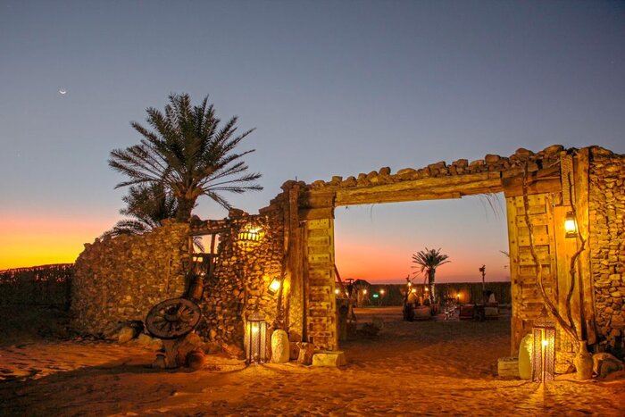 Dubai Heritage Land Rover Desert Safari with Traditional Dinner