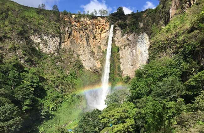 Visit Sipisopiso Waterfall