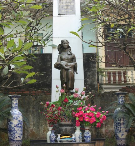 Backstreet Alleys: A Nostalgic Tour of Hanoi with dinner