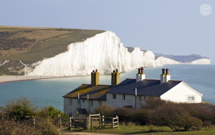 Canterbury, Dover Cliffs & Castle and Leeds Castle is included