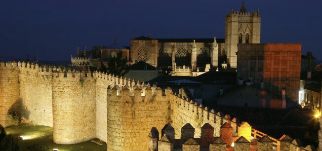 Ávila Excursion by Train with Guided Visit