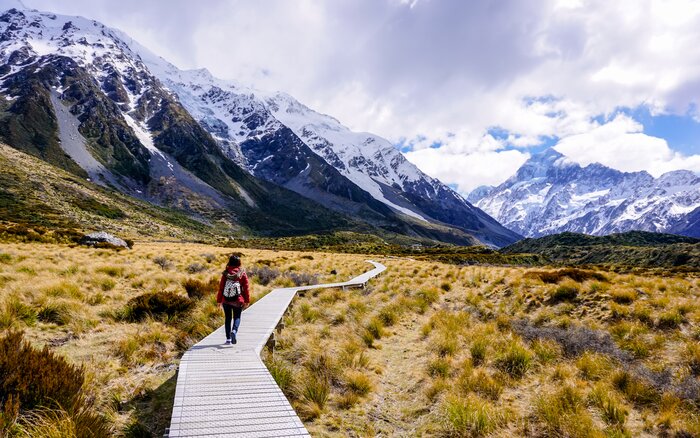 Hiking with a view in Mount Cook area
