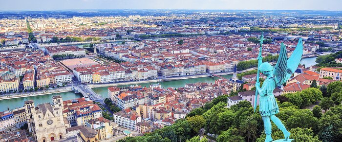 Its a Peninsula!  Guided tour of Lyon town center