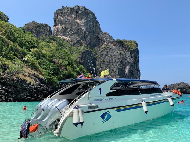 Phi Phi island, Bamboo Island, Pi Leh lagoon & Maya bay by speedboat