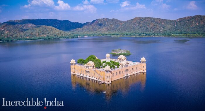 Hike to Amber Fort & Palace and Local Sightseeing