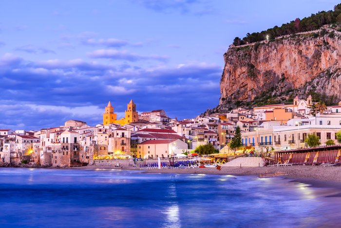Self-excursion to Cefalù with group boat tour along the coast