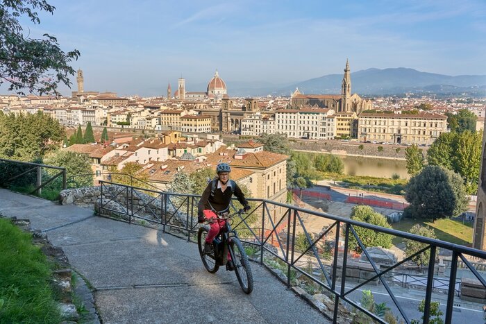 Florence by Bike: Hidden Gems, Hilltop Vistas, & Iconic Landmarks