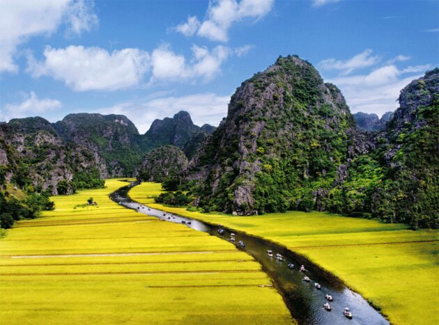 Boat trip Tam Coc and Mua Cave Climb