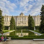 Family at the gardens of Madrid's Royal Palace