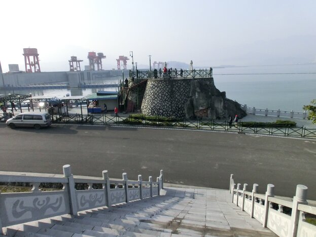 Shore excursion to the Three Gorges Dam/Option of Three Gorges Dam Ship Lift (RMB295/p.p)