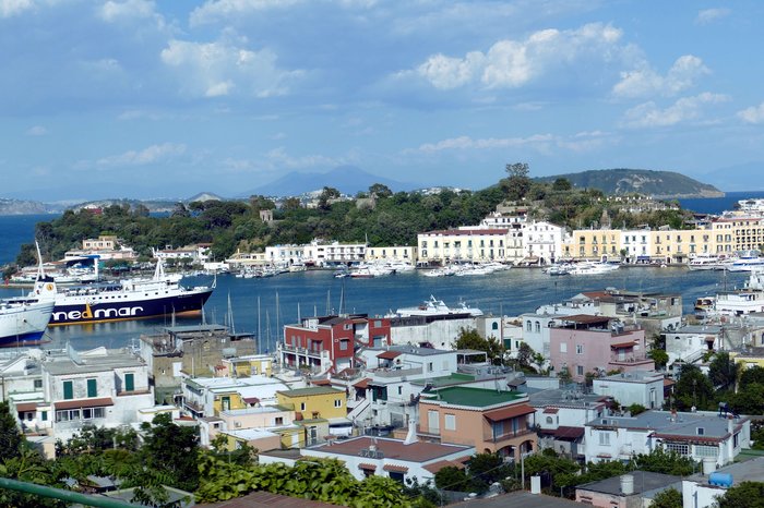 Full day Ischia tour with lunch & wine tasting