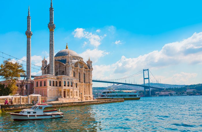 Private Yacht Cruise Along Bosphorus