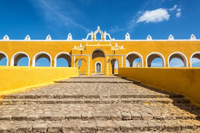 Explore Yellow Izamal: the City of Hills