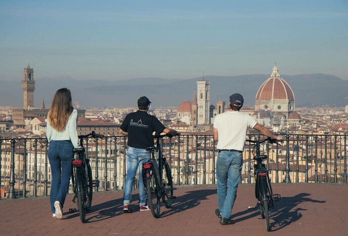 Sunset E-bike tour of Florence and Piazzale Michelangelo with gelato in a small group