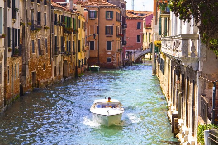 Water Taxi Transfer from Hotel to Marco Polo Airport