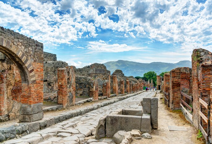 Day Excursion to Pompeii and Mount Vesuvius with Wine Tasting