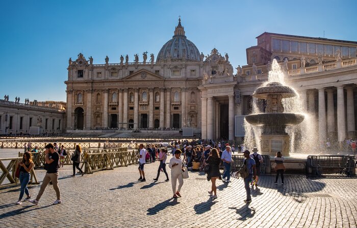 Finish your trip with free time to wander around Rome's Centro Storico